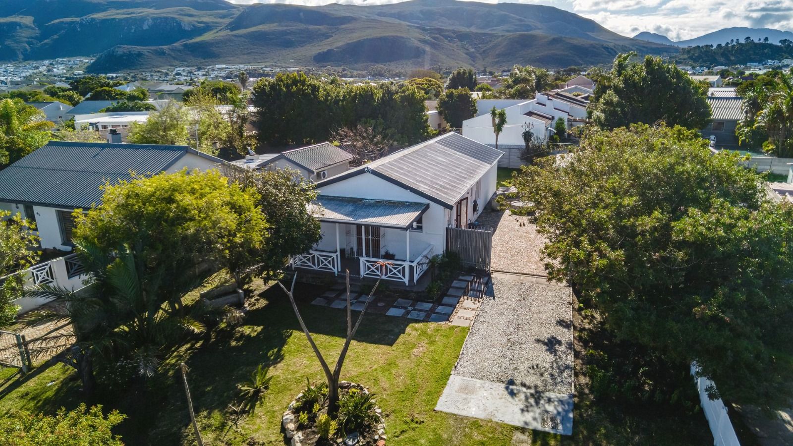 Aerial view of Casa Mia and its garden in Sandbaai, Hermanus