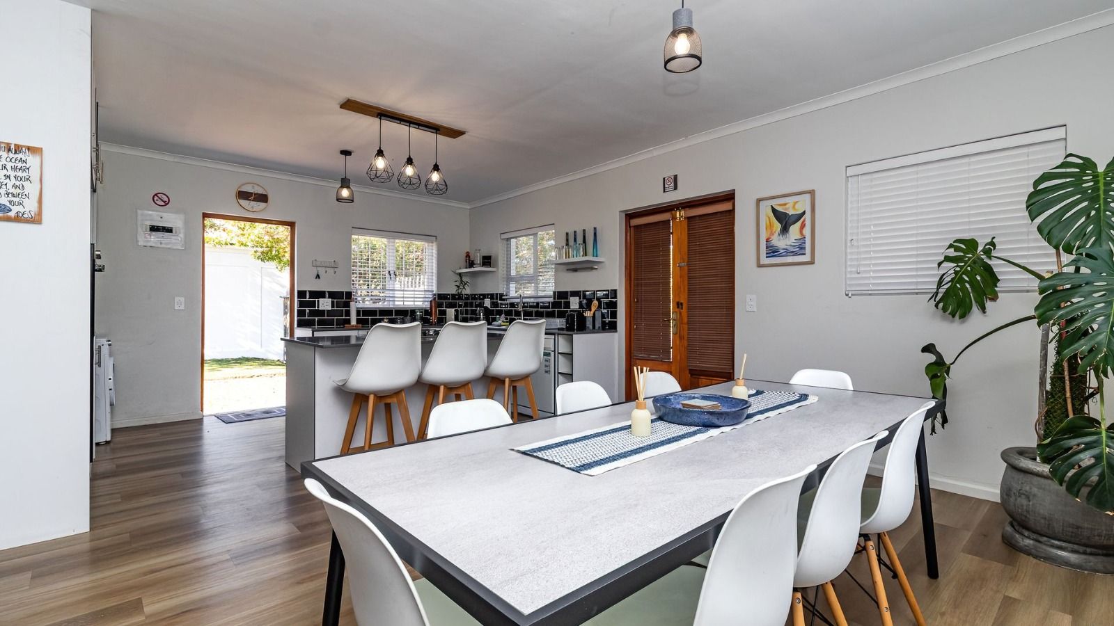 Dining table seating eight at Casa Mia