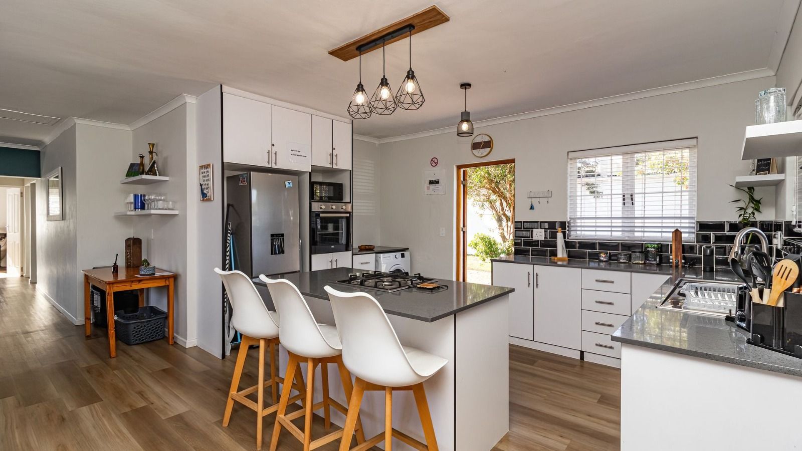 Full kitchen with gas hob, oven and breakfast bar