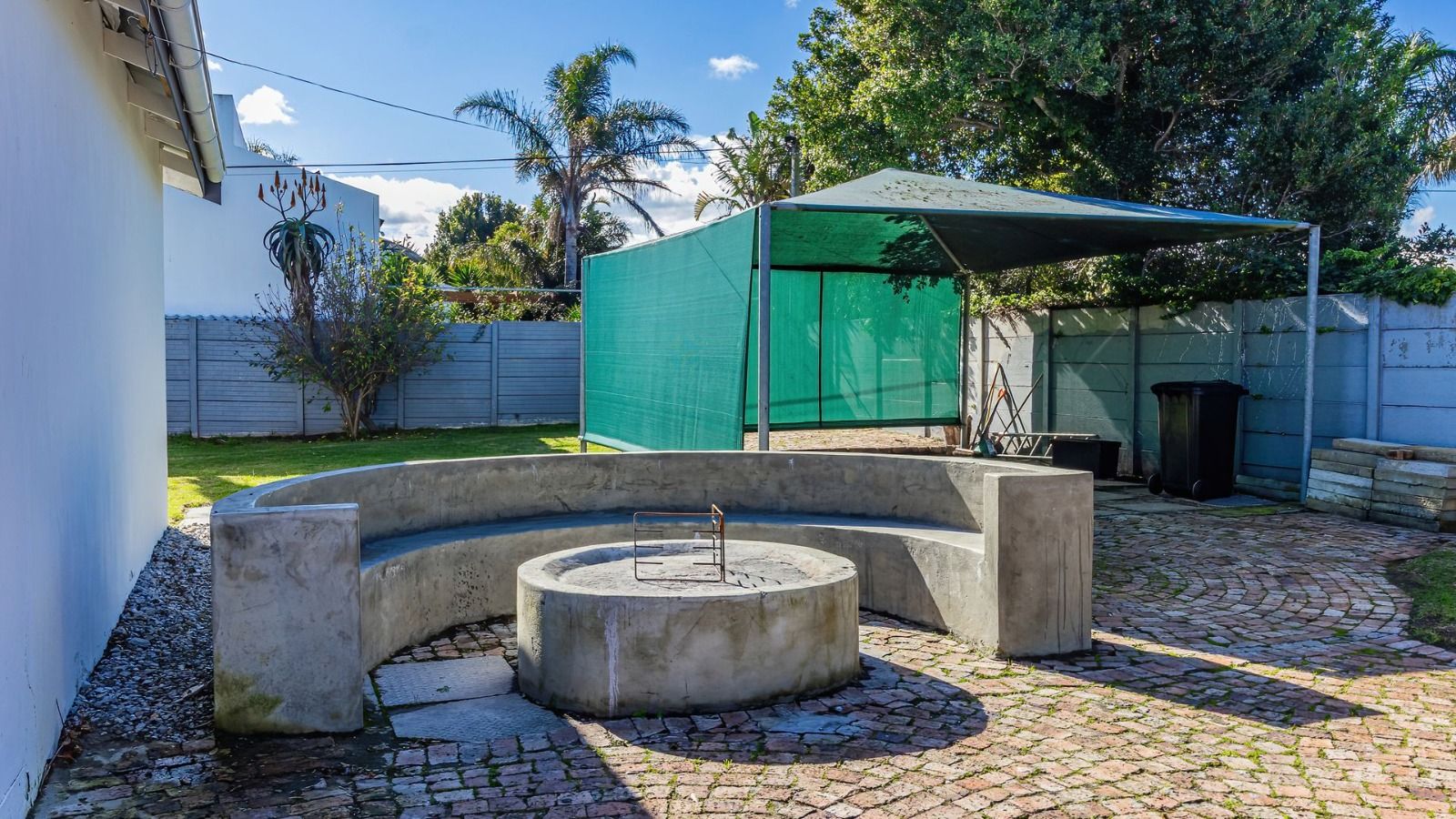Firepit and braai boma in the garden