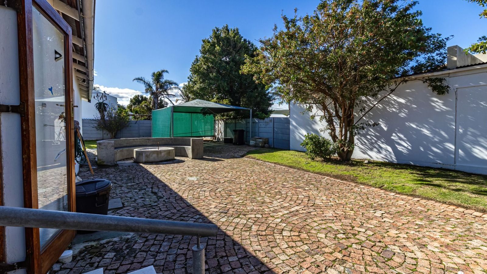 Paved courtyard and outdoor entertaining area